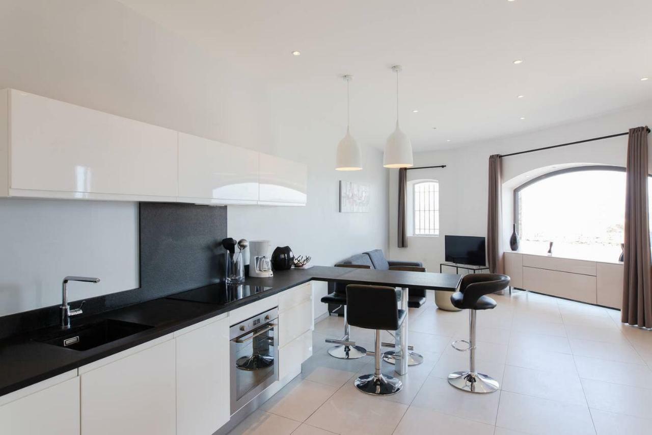 Appartement 4 Personnes Vue Mer Remparts Antibes Exterior photo